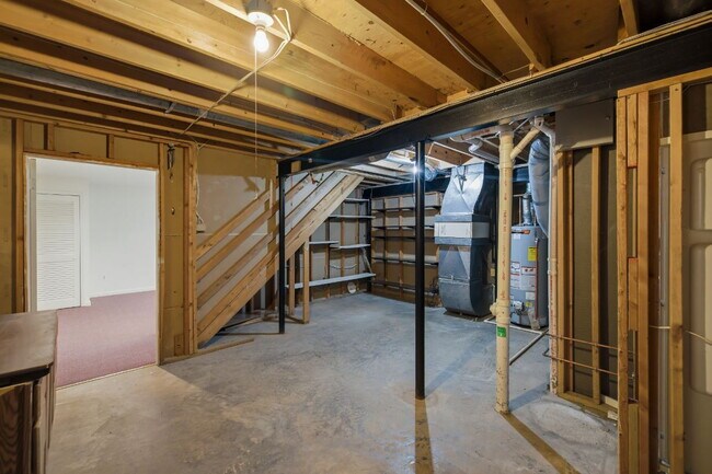 Building Photo - Spacious 5-Bedroom Colonial with Walk-Out Basement in Sought-After Stonebridge