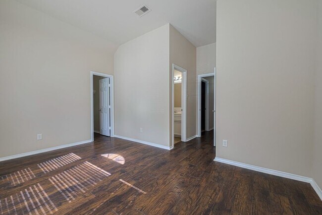 Building Photo - 2206 Grand Shore Ct