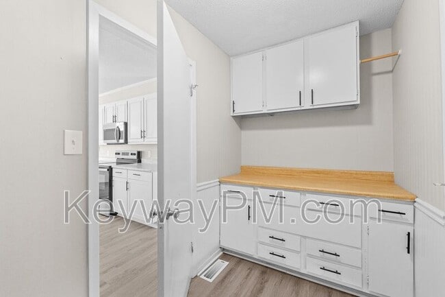 Building Photo - 107 Robinwood Dr
