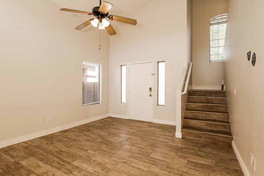 Building Photo - 8802 E University Dr