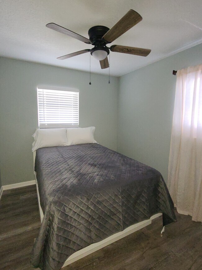 medium - 5224 Roanoke Blvd