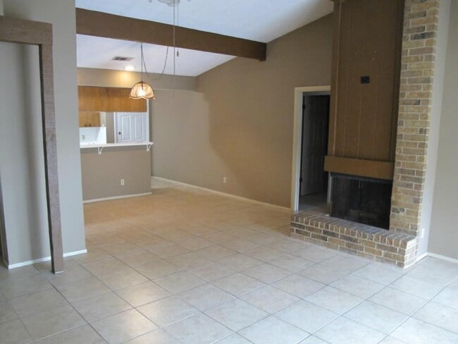 Building Photo - 8111 Ceberry Dr