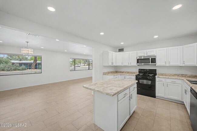 Building Photo - 5120 E Alberta Dr