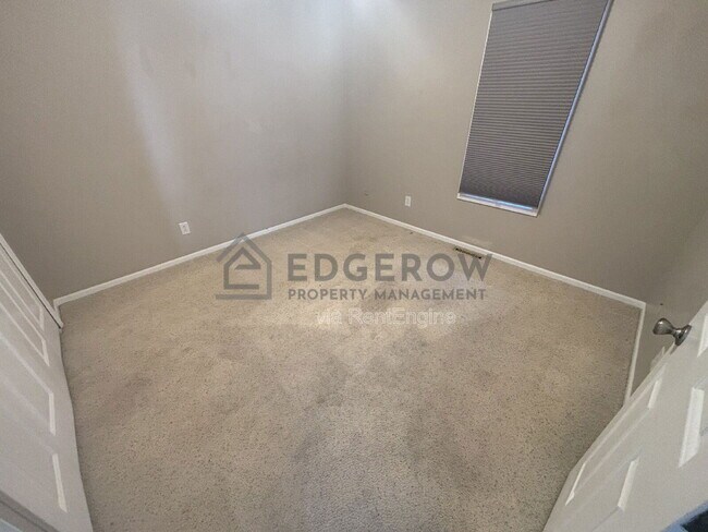 Building Photo - 2726 Sandstone Terrace NE
