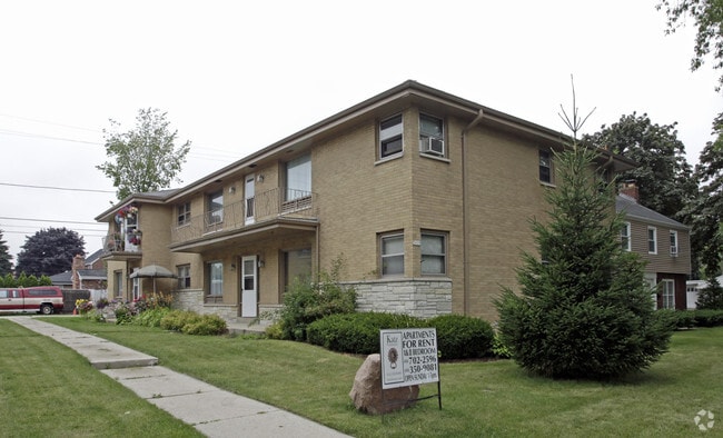 Primary Photo - 5009-5017 S Lake Dr 12 unit