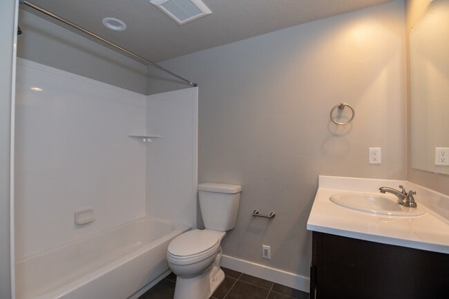Building Photo - Beautiful Home in Midvale!