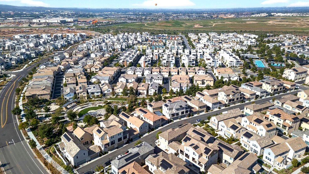 Building Photo - 346 Chorus