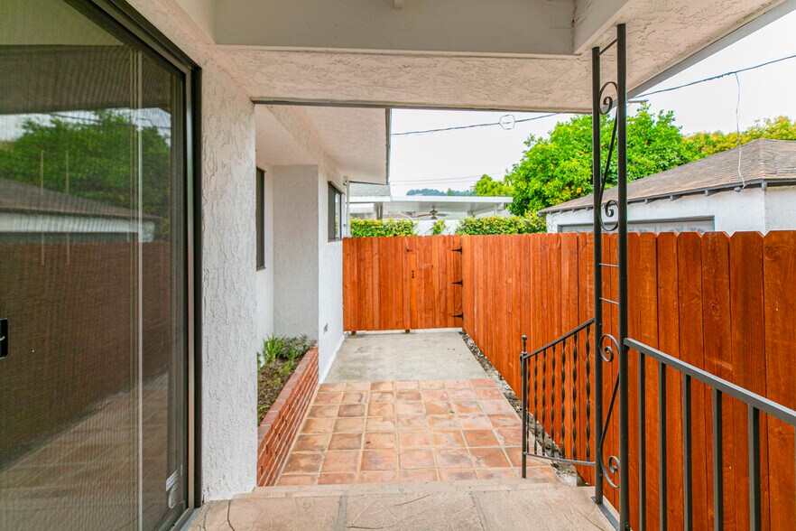 Building Photo - 4335 Sunnyslope Ave