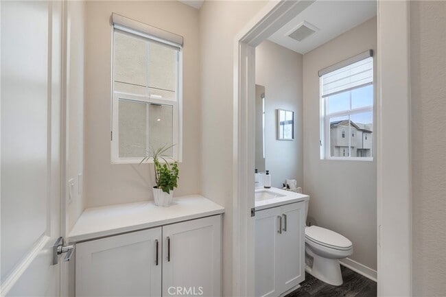 Building Photo - 6 Pony Ct