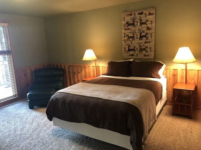 Building Photo - House on Finley Point Fully Furnished