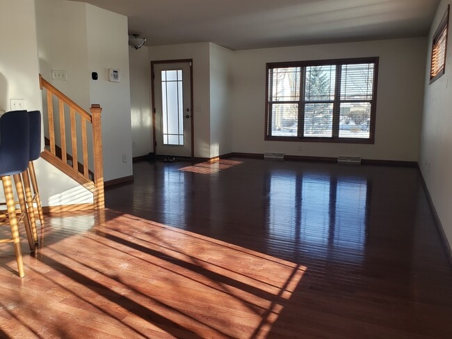 Building Photo - 3718 Stonebridge Dr