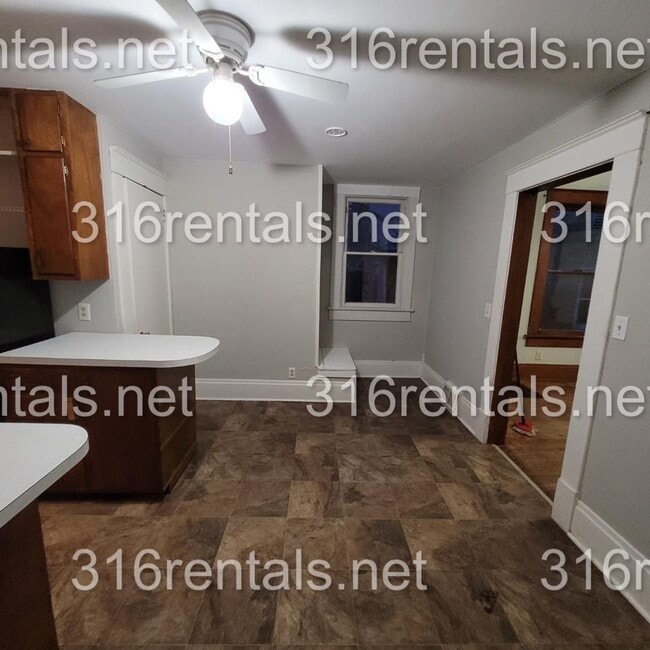 Building Photo - $850 - 2 bed 1 bath - Single Family Home