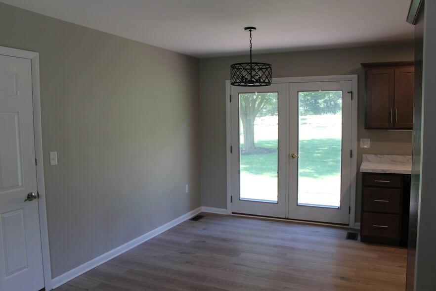 Building Photo - 2462 Camp Rd