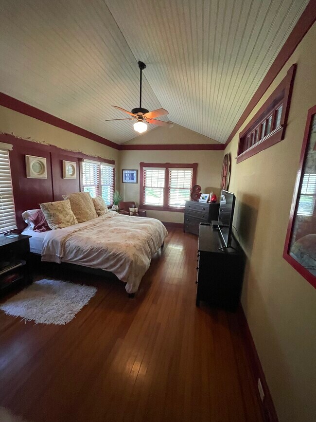 Building Photo - 1404 4th Ave