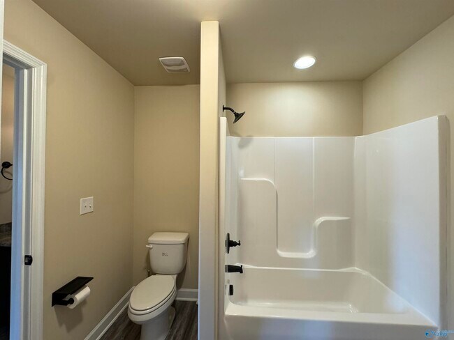 Building Photo - 120 Meadowglade Ln