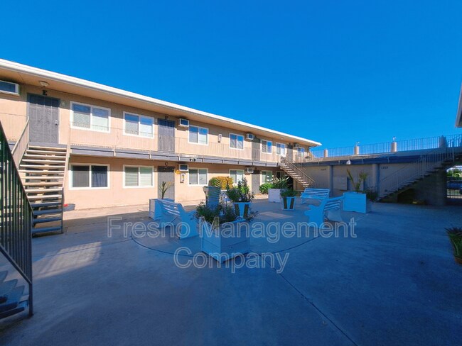 Building Photo - 1322 E Bulldog Ln