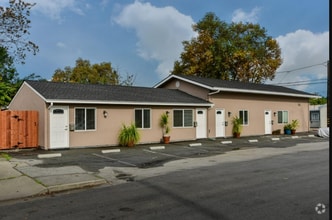 Building Photo - 675 Hamline St