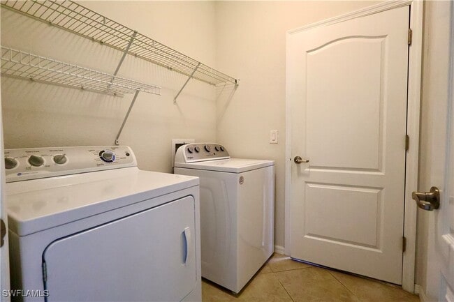 Building Photo - 2338 Heydon Cir E