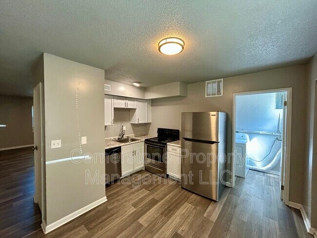 Building Photo - 2506 Redbud Ln