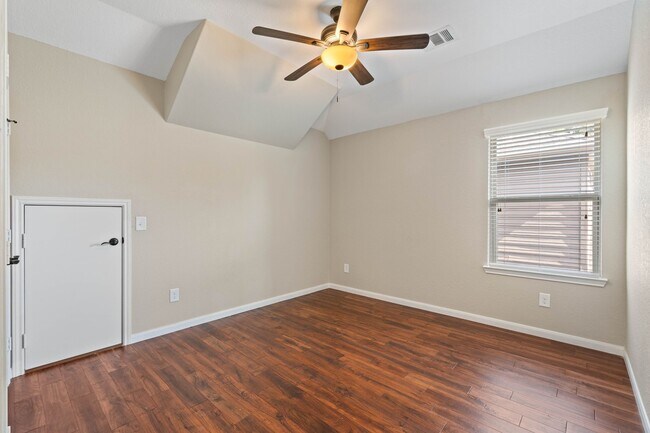 Building Photo - 208 Forest Peak Way