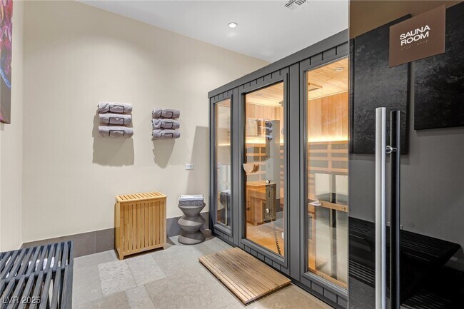 Building Photo - 4471 Dean Martin Dr