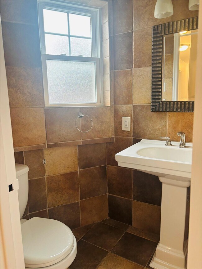 Building Photo - 2763 Fish Ave