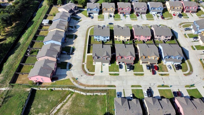 Building Photo - 4311 Oak Ridge Dr