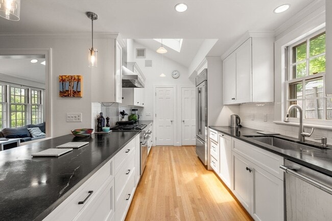 Building Photo - 205 Brattle St