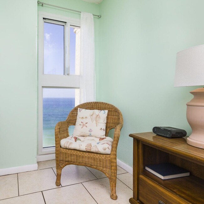 Building Photo - 1007 W Beach Blvd