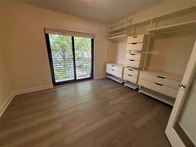 Building Photo - 1109 E Broward Blvd