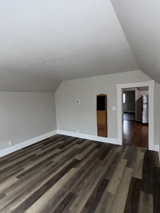 Building Photo - 120 E Spring St