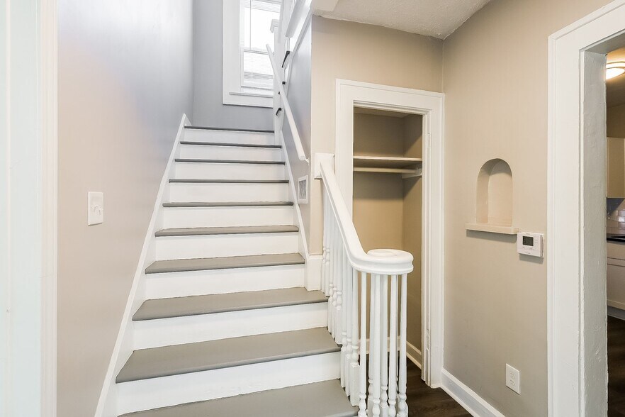 Building Photo - 644 E 34th St