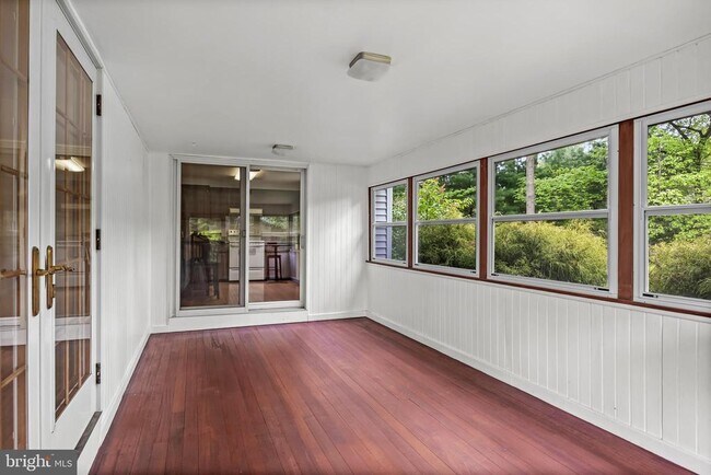 Building Photo - 405 Holly Glen Dr