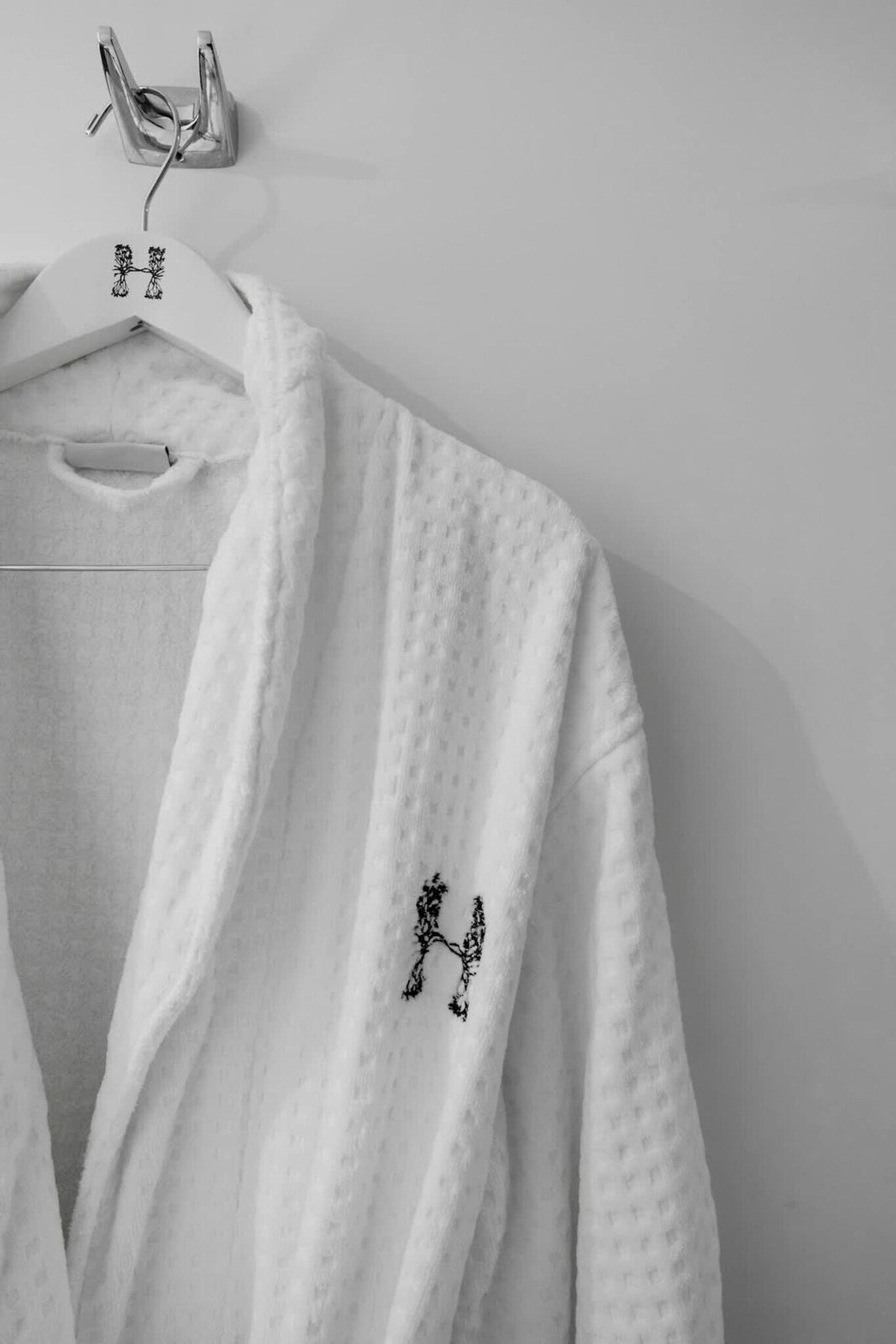 Building Photo - 4011 S Ocean Dr