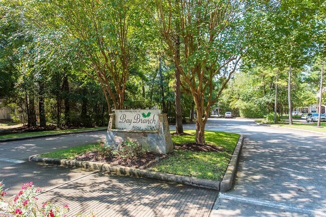 Building Photo - 8051 Bay Branch Dr