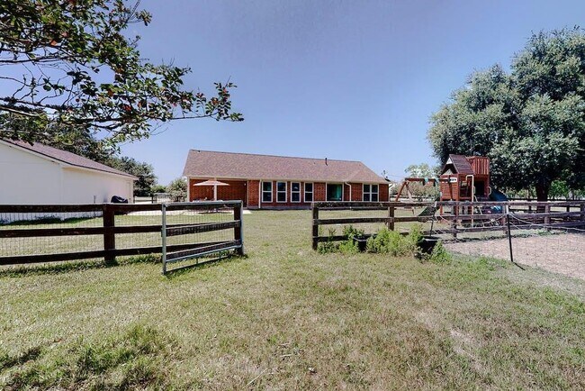 Building Photo - 2918 Amber Ln