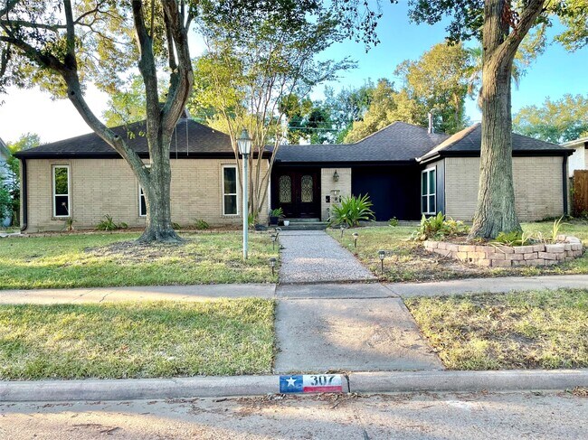 Primary Photo - 307 Whitecap Dr