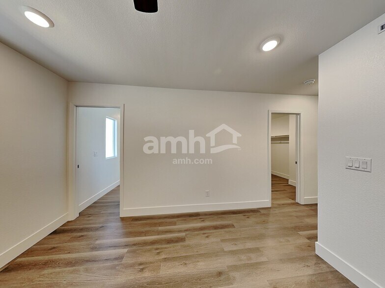 Building Photo - 11146 Magallanes St