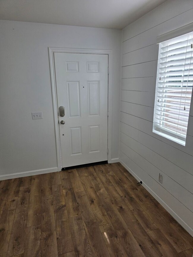 Building Photo - Beautiful Single Level 4 Bedroom located in Canyon Hills