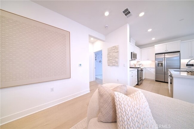 Building Photo - 145 Sora