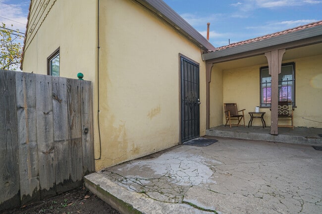 Building Photo - 1 Bed 1 Bath | Del Paso Heights area of Sacramento