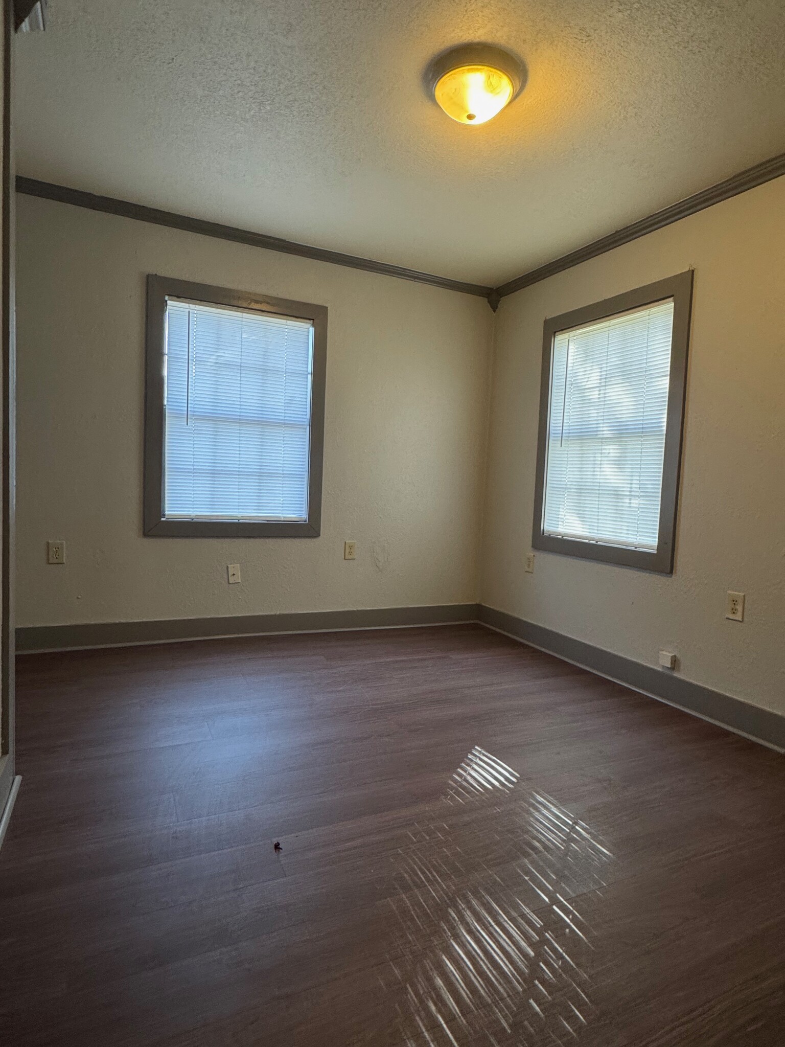 Building Photo - 316 E Kenworthy St