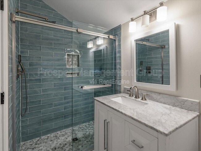 Building Photo - 400 Sumter St