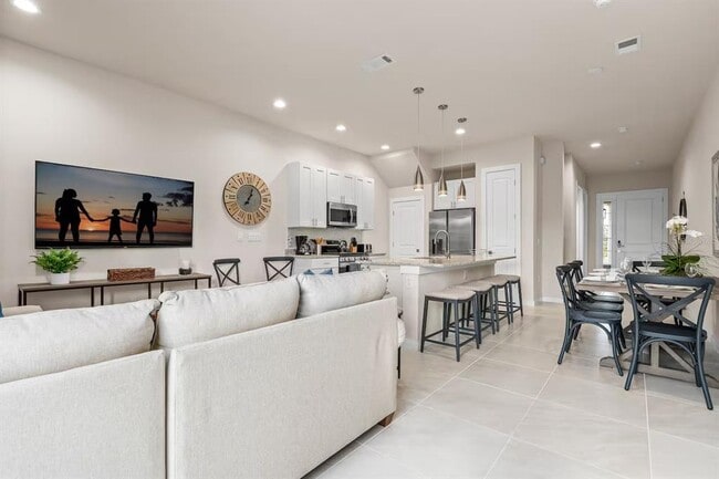 Building Photo - 7568 Sunflower Cir