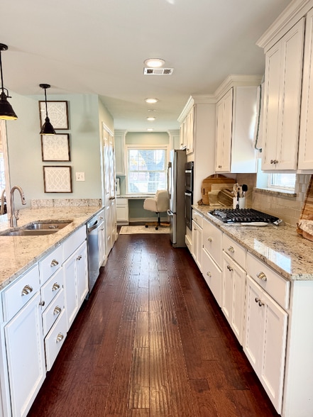 Building Photo - 880 Estelle Ln