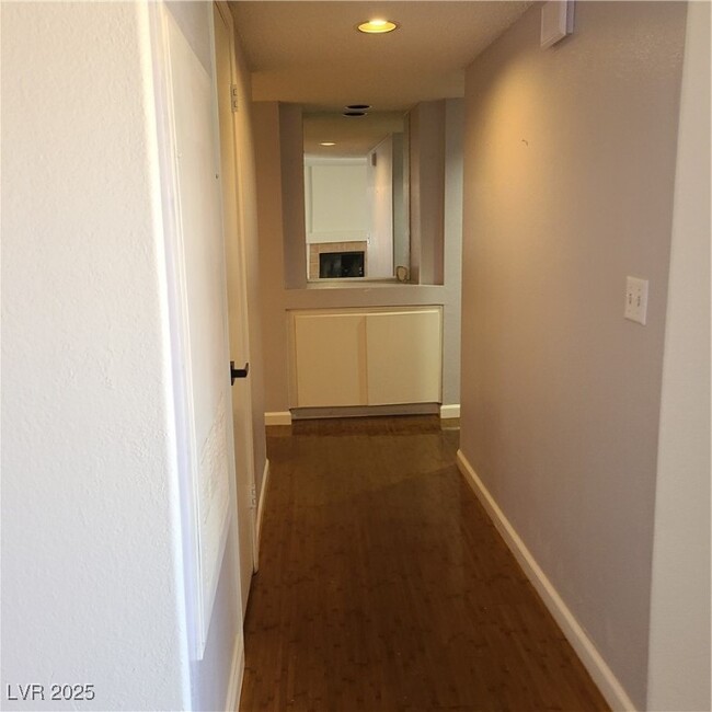 Building Photo - 636 Yacht Harbor Dr