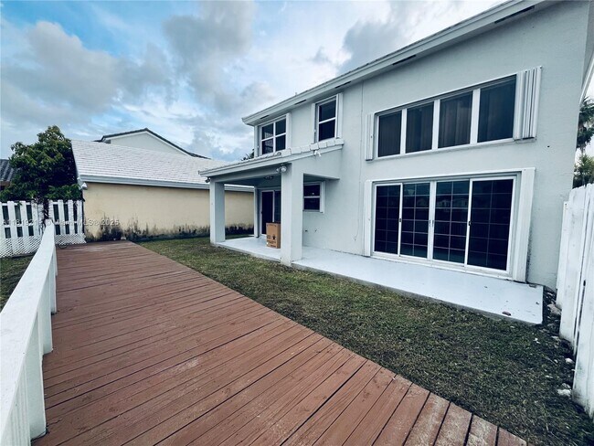 Building Photo - 4805 SW 154th Ave