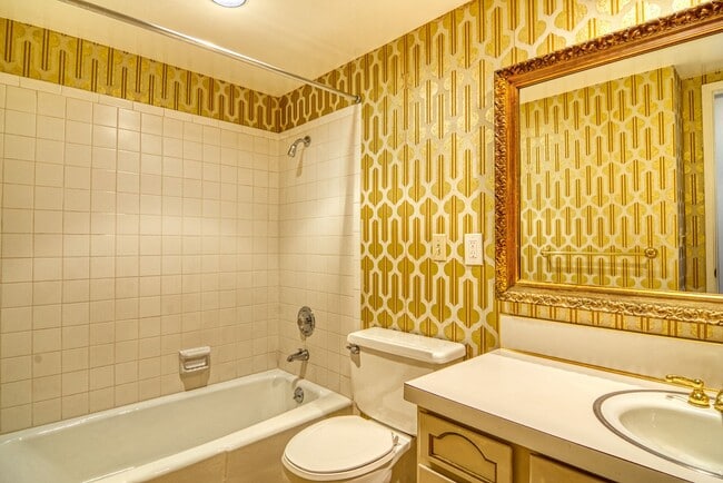 Building Photo - Mercer Island Home