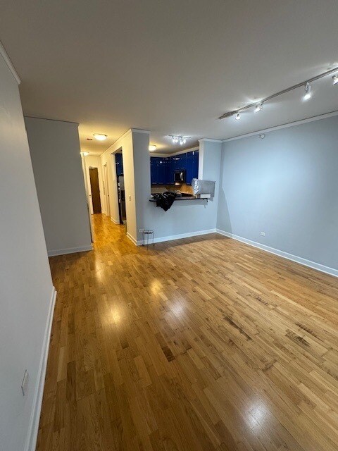 Building Photo - 450 E Waterside Dr