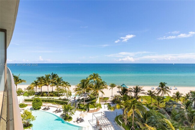 Building Photo - 18975 Collins Ave